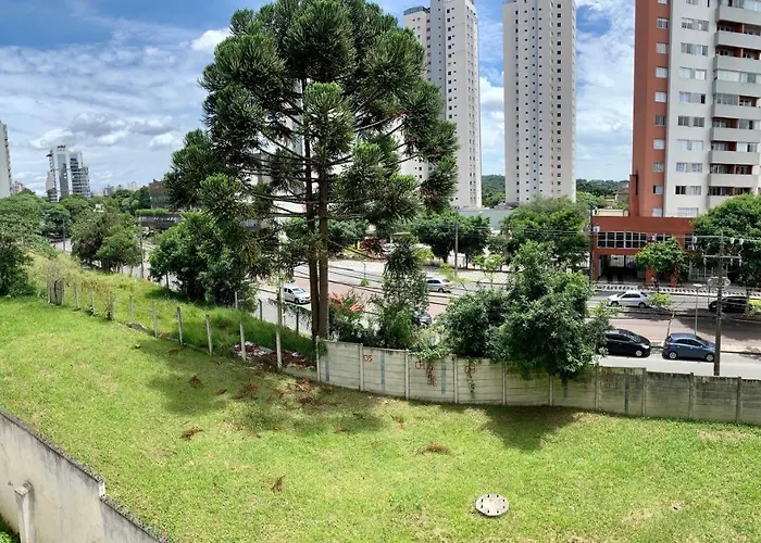 205- 1 quarto suite, Encantador, amplo e decorado, mobiliario moderno, cozinha completa com utensílios, Excelente vista da cidade e localização privelegiada no bairro Bigorrilho
